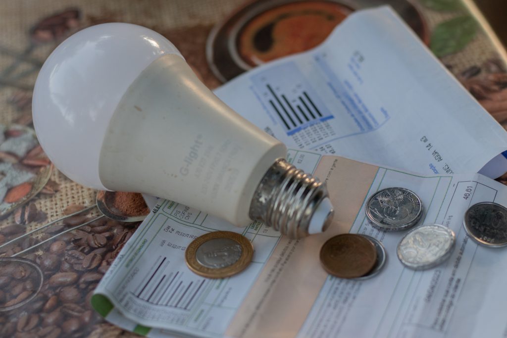 Se você quer descontos na conta de luz, veja como ter acesso ao programa.