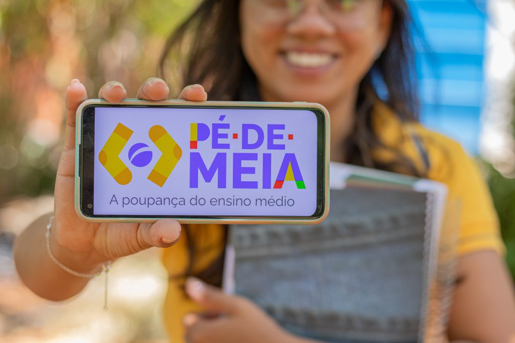 Se você recebe o Pé-de-Meia, fique atento para as novidades do programa.