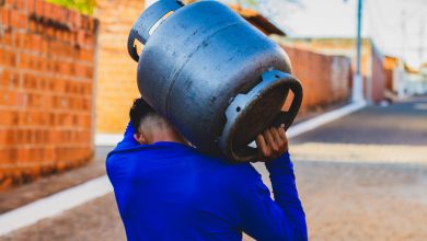 O gás de cozinha teve uma diminuição nos preços este mês devido ao reajuste do ICMS.