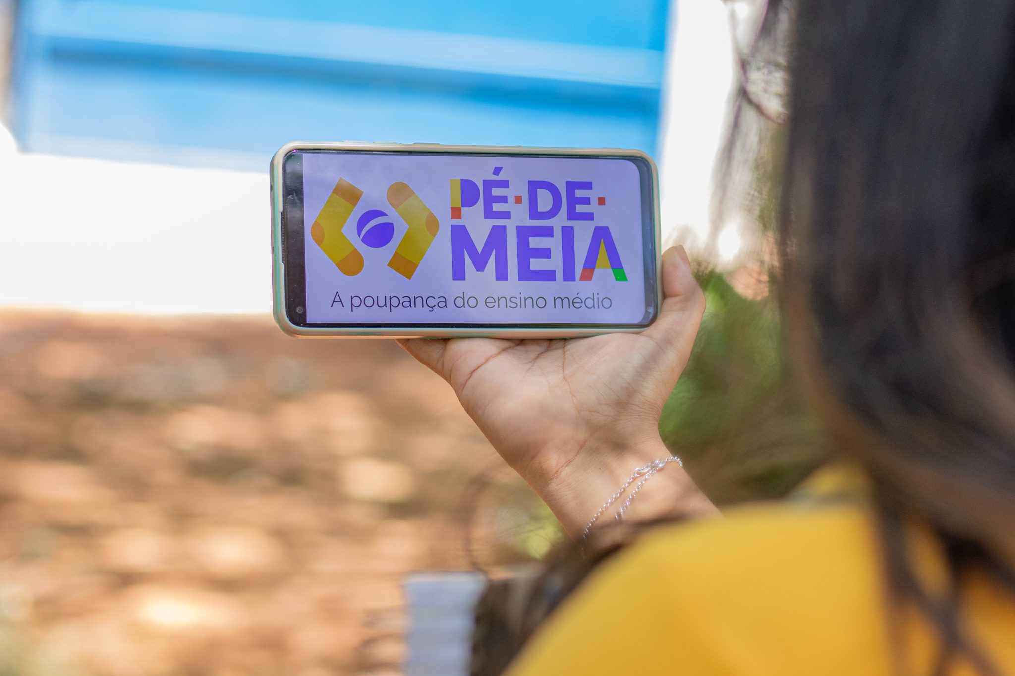 É menor de idade e recebe o Pé-de-Meia? Veja como desbloquear o Caixa ...