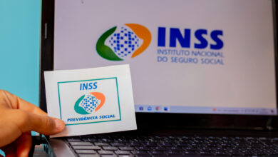 Diversas associações estão sendo investigadas sobre os descontos indevidos em benefícios do INSS. Entenda.