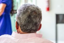 Bolsa Cuidados é novo extra para cuidadores de idosos. Veja como vai funcionar.