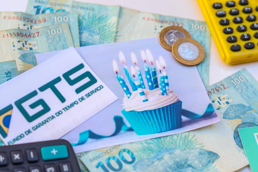 Quer saber como é descontado o empréstimo do saque-aniversário? Confira como funciona.