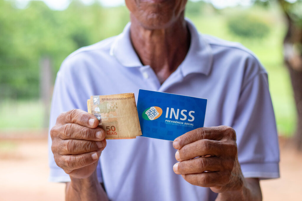 Em breve, segurados do INSS vão receber de volta o dinheiro levado com os descontos indevidos.