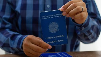 O regime de trabalho informal está crescendo cada vez mais no país. COnfira.