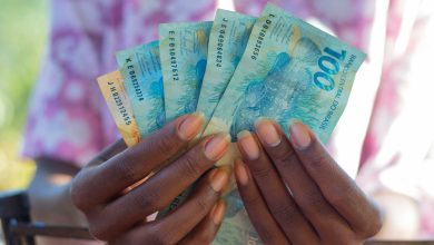 Através do auxílio natalidade, as famílias podem ter um suporte para cuidar dos recém-nascidos.