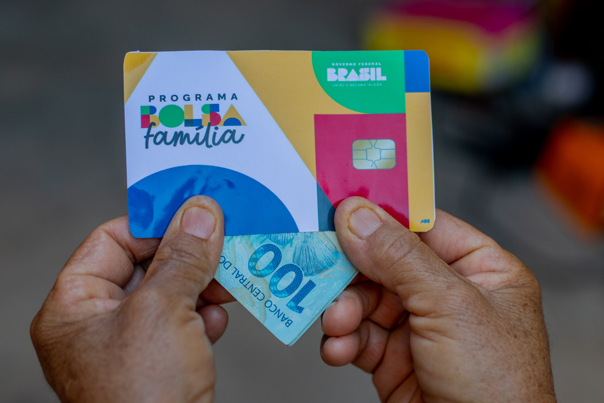 Se assinar carteira perde o Bolsa Família? Entenda as regras para ...