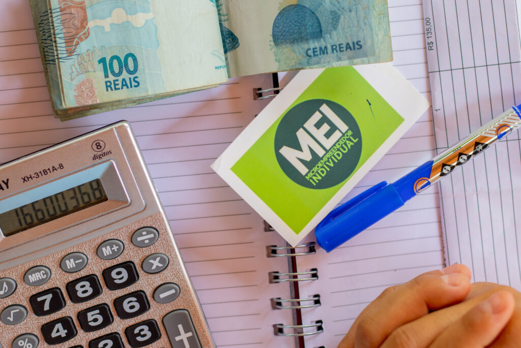 Quer saber se aposentado pode ter MEI? Veja as regras para se tornar um microempreendedor.