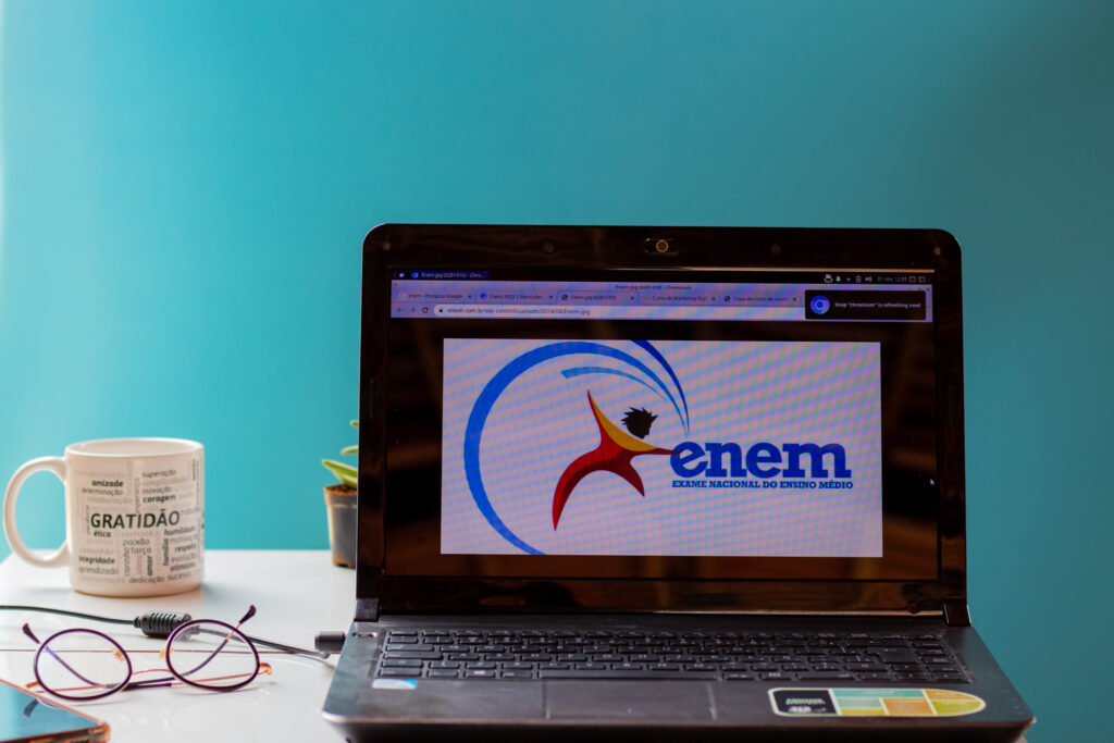 O golpe do Enem está fazendo diversas vítimas online. Entenda como funciona.