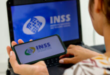 Para solicitar o reembolso do INSS, é importante seguir o passo a passo correto.