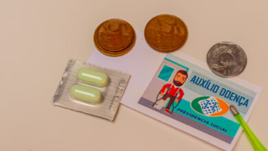 O benefício por incapacidade do INSS pode ser concedido sem que o beneficiário compareça pessoalmente ao instituto.