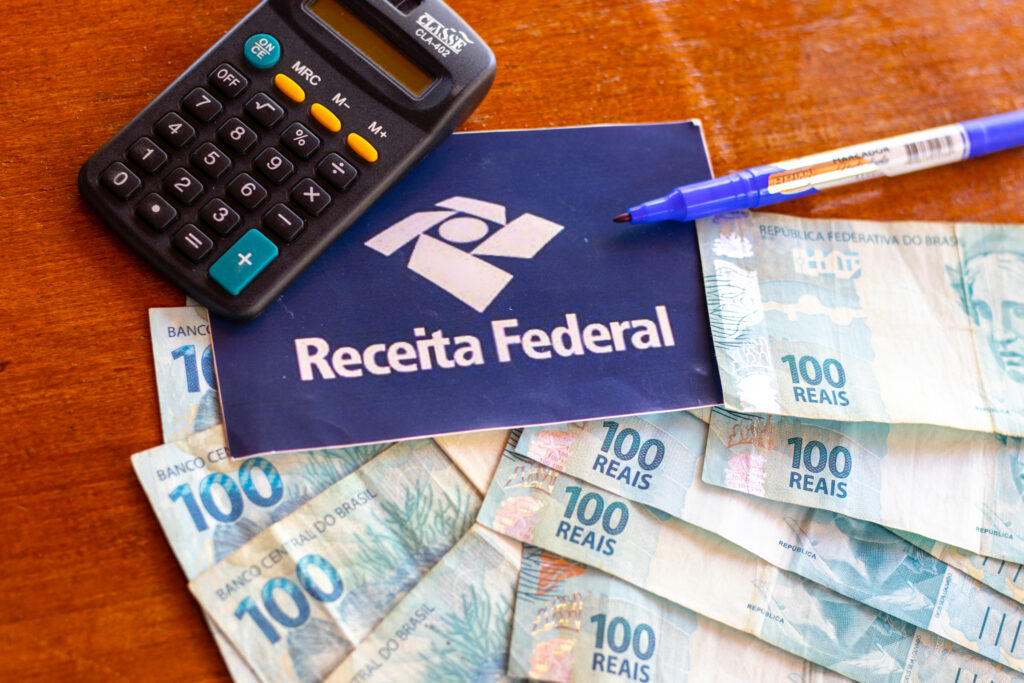O calendário da restituição do IR já está disponível. Veja se você vai receber.