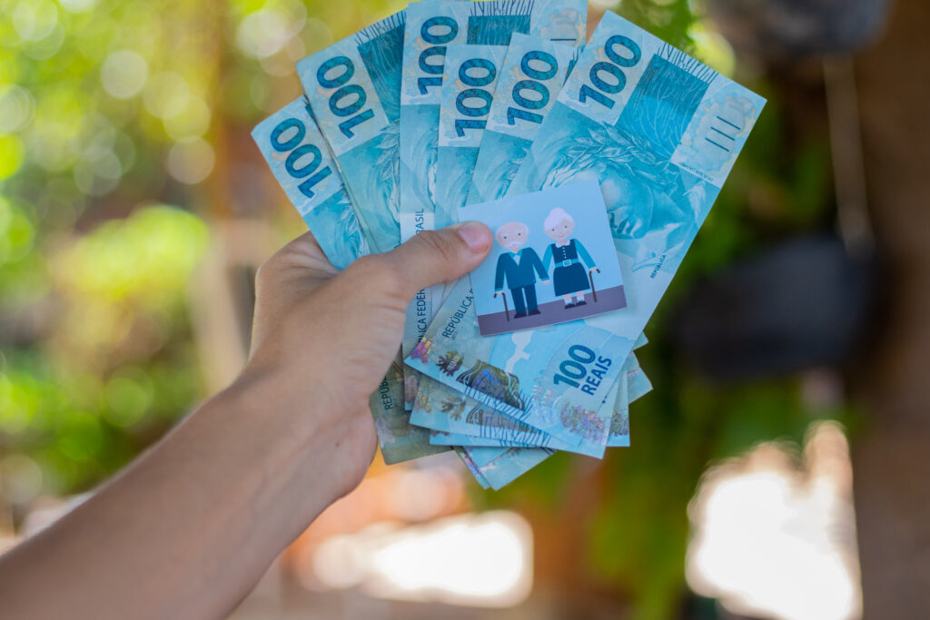 Um novo benefício para aposentados pode ser a resposta para os problemas financeiros desse grupo.