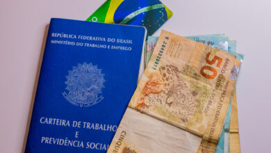 O pagamento do abono salarial vai chegar neste mês par amais trabalhadores. Confira.