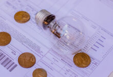 A conta de luz está prestes a aumentar em todo o país. Veja como economizar.