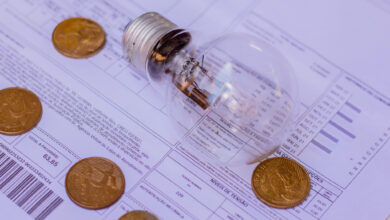 A conta de luz está prestes a aumentar em todo o país. Veja como economizar.