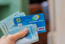 Milhares de segurados do INSS têm reclamado de contratações de consignados sem aprovação. Entenda.