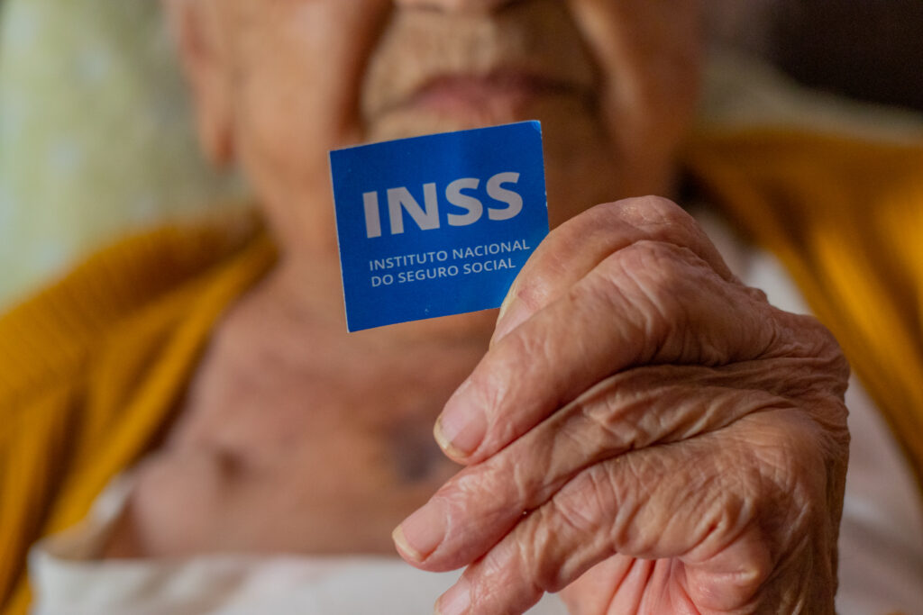 As fraudes do INSS estão indicando cada vez mais fatos preocupantes. Confira.