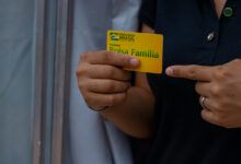 Quer receber ou já recebe o Bolsa Família? Entenda as regras para quem trabalha.