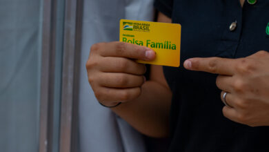 Quer receber ou já recebe o Bolsa Família? Entenda as regras para quem trabalha.