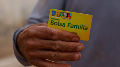 A antecipação do Bolsa Família pode vir para milhares de beneficiários em maio. Confira.