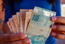 Precisando de dinheiro enquanto está desempregado? Solicite este benefício do governo.