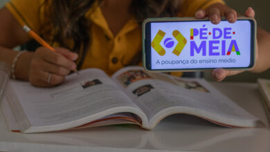 Através do Pé-de-Meia Licenciaturas, estudantes de cursos variados recebem uma bolsa.