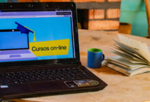 Se você quer estudar de graça e ter carteirinha estudantil, o governo te ajuda.