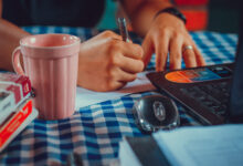 O MEC acaba de criar uma Bolsa Permanência exclusiva para alunos de med. Veja como funciona.