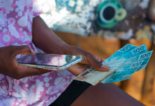 O governo quer impedir que beneficiários de programas sociais continuem apostando em bets.